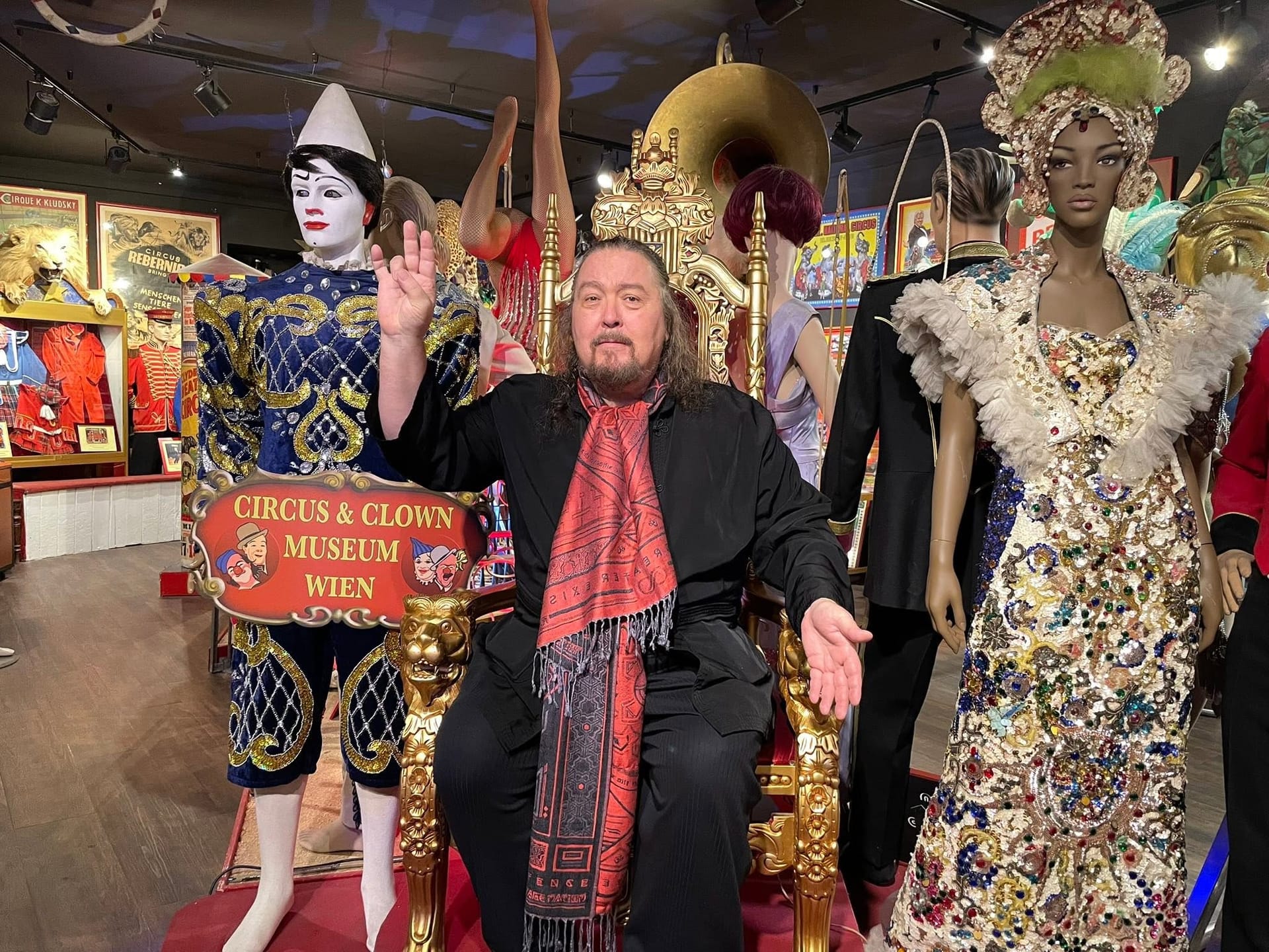 Jeff McBride, David Kaplan und ein besonderer Zauber im Circus- & Clownmuseum Wien